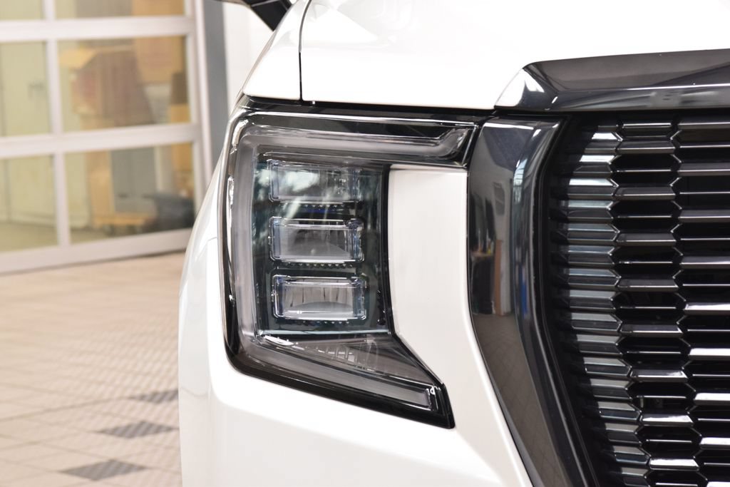 Used 2024 GMC Yukon XL Denali Ultimate AWD/4WD image 15