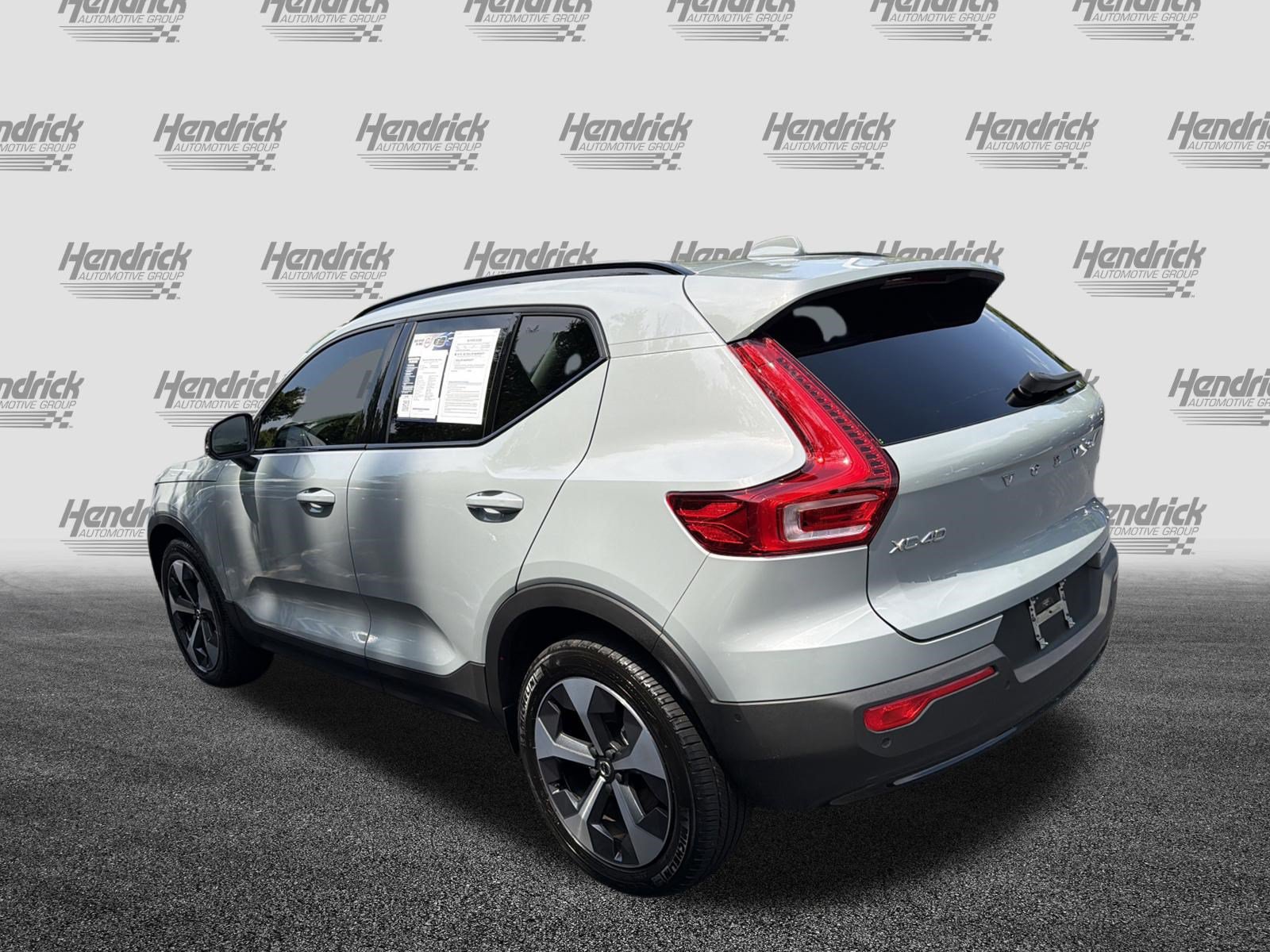 Certified 2024 Volvo XC40 B5 Plus AWD/4WD image 8