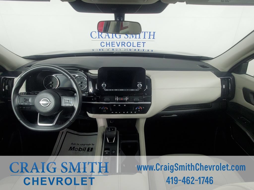 Used 2025 Nissan Pathfinder SV FWD image 18