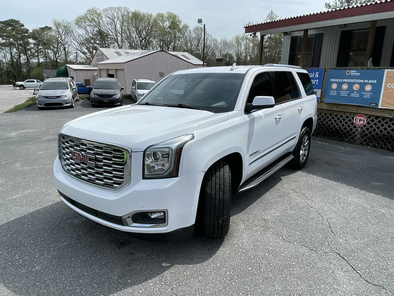 Used 2018 GMC Yukon Denali image 2