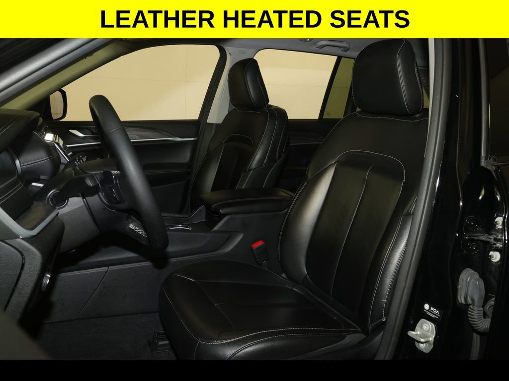 Used 2023 Jeep Grand Cherokee Limited w/ Black Appearance Package image 3