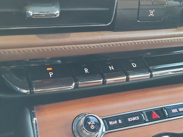 Used 2020 Lincoln Aviator Reserve w/ Equipment Group 202A image 12