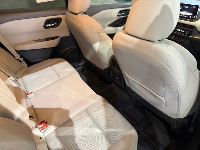 Certified 2025 Nissan Rogue SV image 32