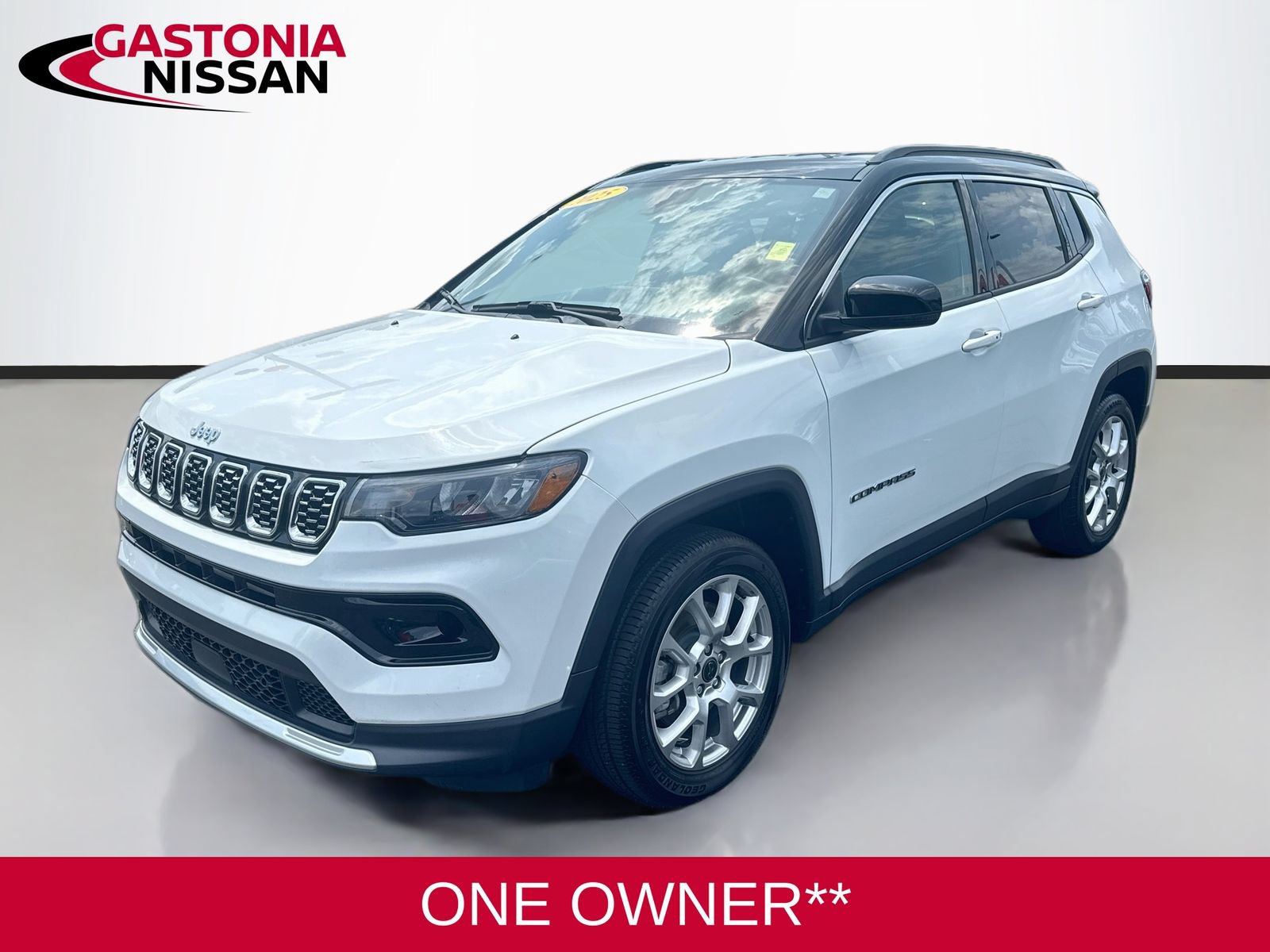 Used 2025 Jeep Compass Limited AWD/4WD image 3