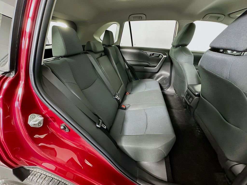 Used 2022 Toyota RAV4 LE image 26