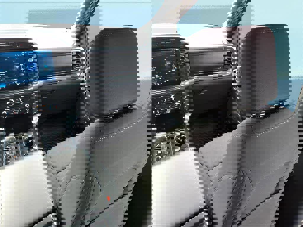 Certified 2022 Ford F150 XLT w/ Equipment Group 302A High image 19