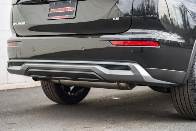 New 2025 Mitsubishi Outlander SE image 8