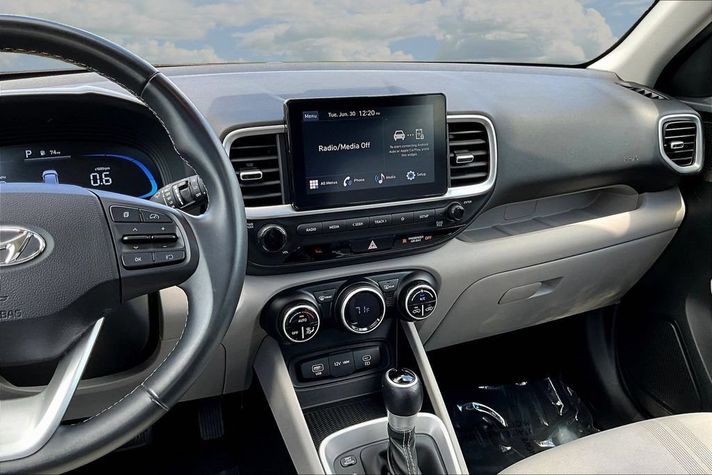 Used 2025 Hyundai Venue SEL FWD image 11