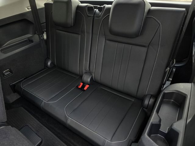 Used 2023 Volkswagen Tiguan SE image 32