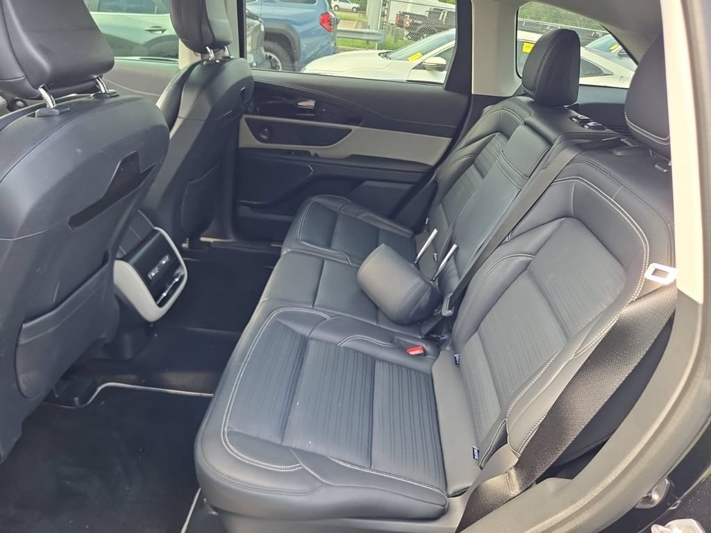 Used 2024 Lincoln Nautilus Reserve w/ Equipment Group 202A AWD/4WD image 4