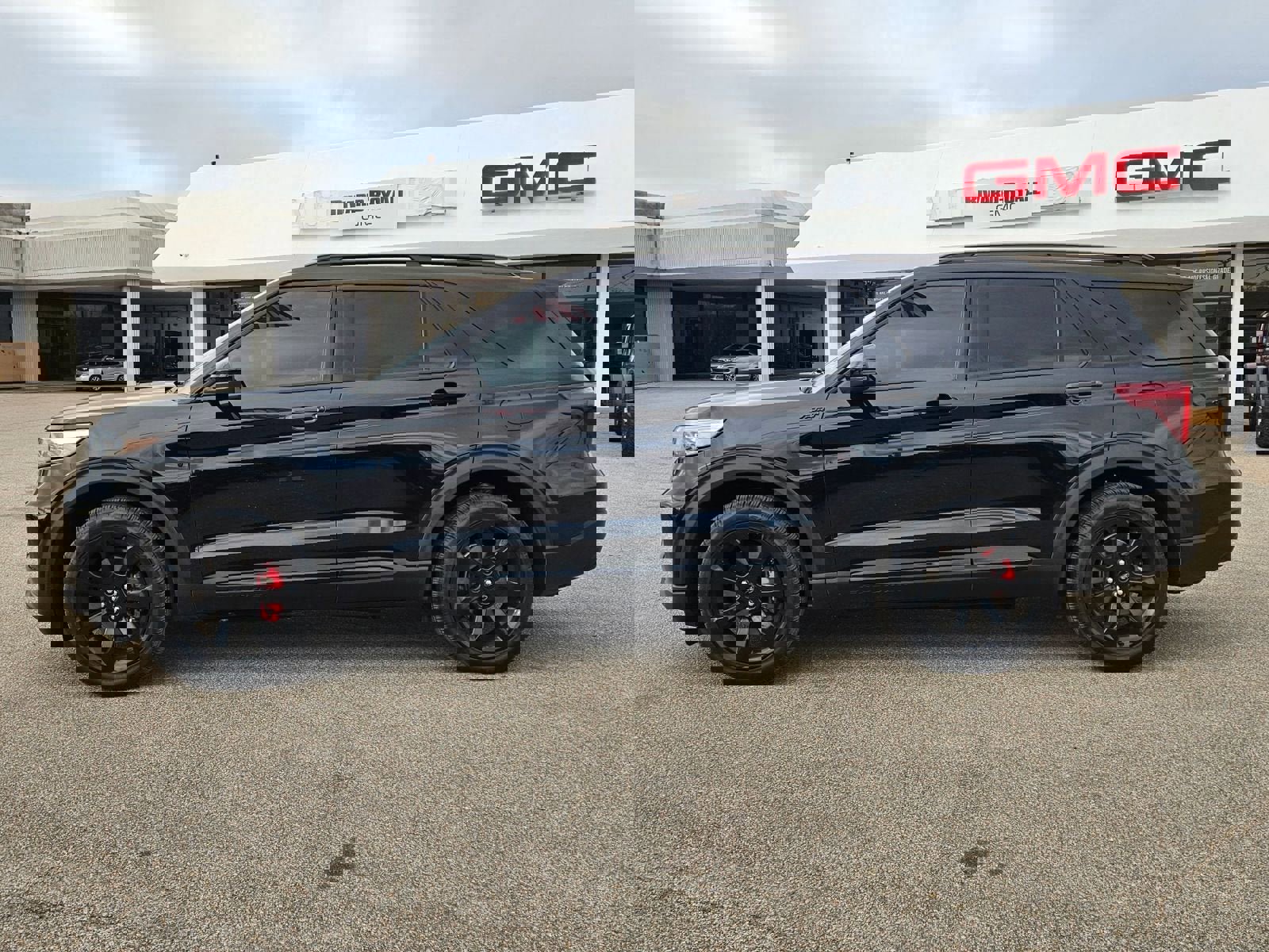 Used 2023 Ford Explorer ST w/ Equipment Group 401A image 2