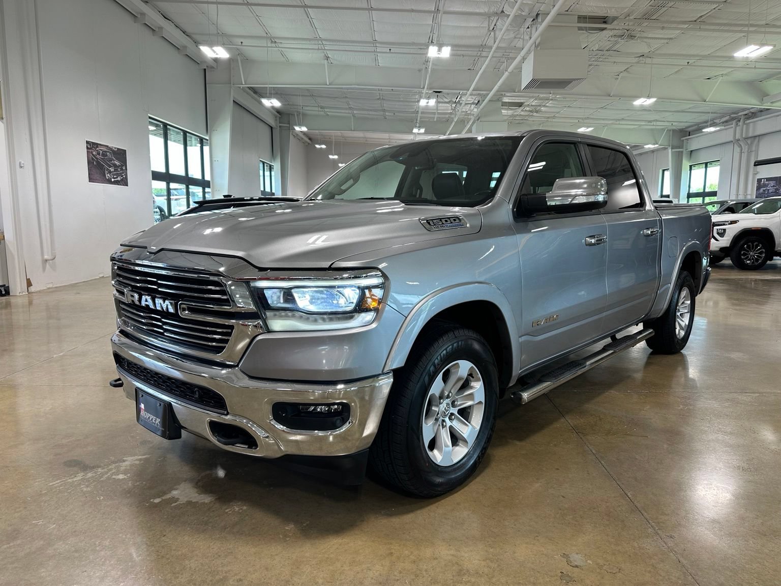 Used 2021 RAM 1500 Laramie AWD/4WD image 3