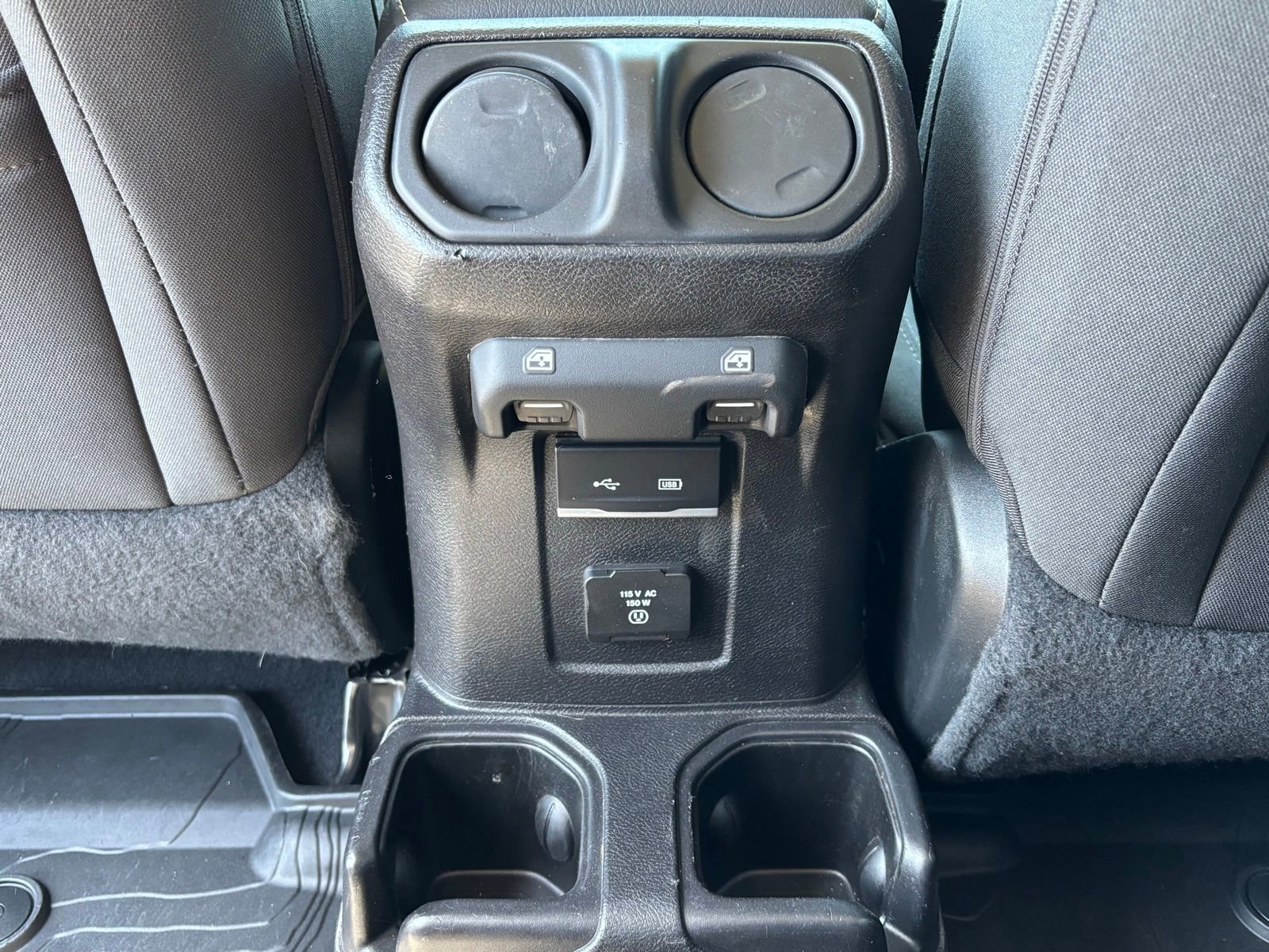 Used 2018 Jeep Wrangler Unlimited Sahara w/ Uconnect 4C Nav & Sound Group AWD/4WD image 20