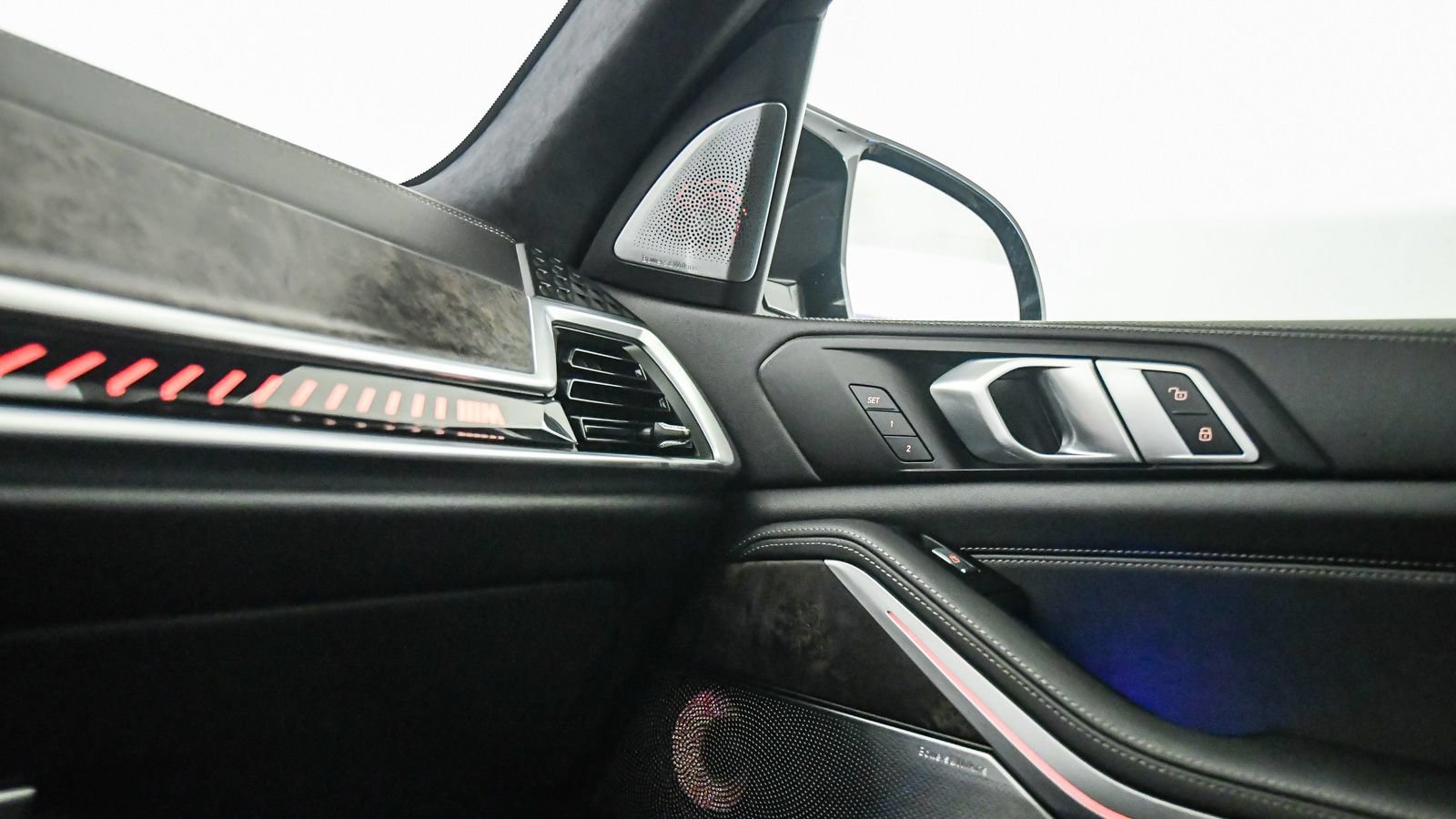 Used 2024 BMW X7 M60i w/ Climate Comfort Package AWD/4WD image 31