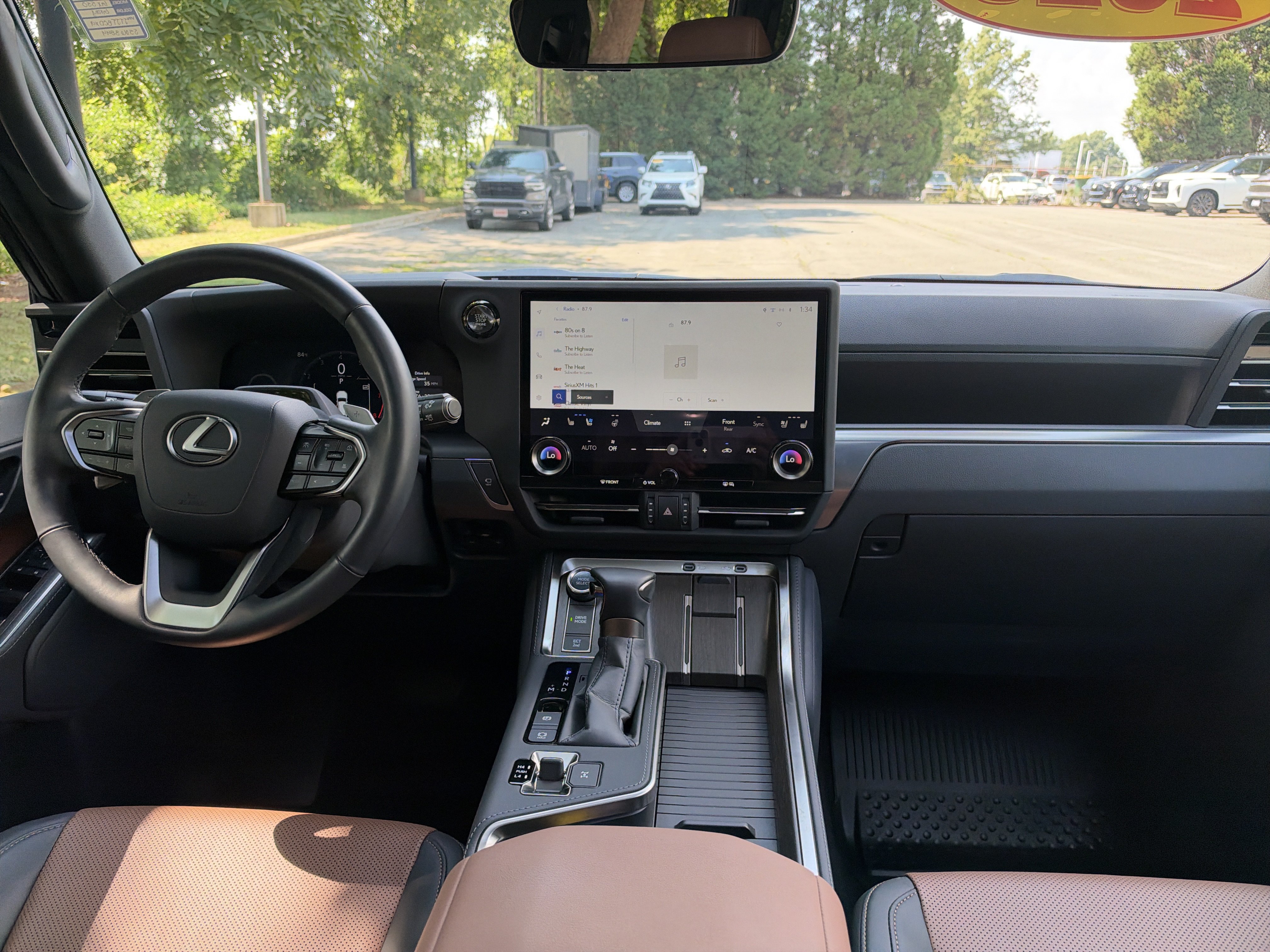 Used 2025 Lexus GX 550 w/ Accessory Package (2T) AWD/4WD image 19