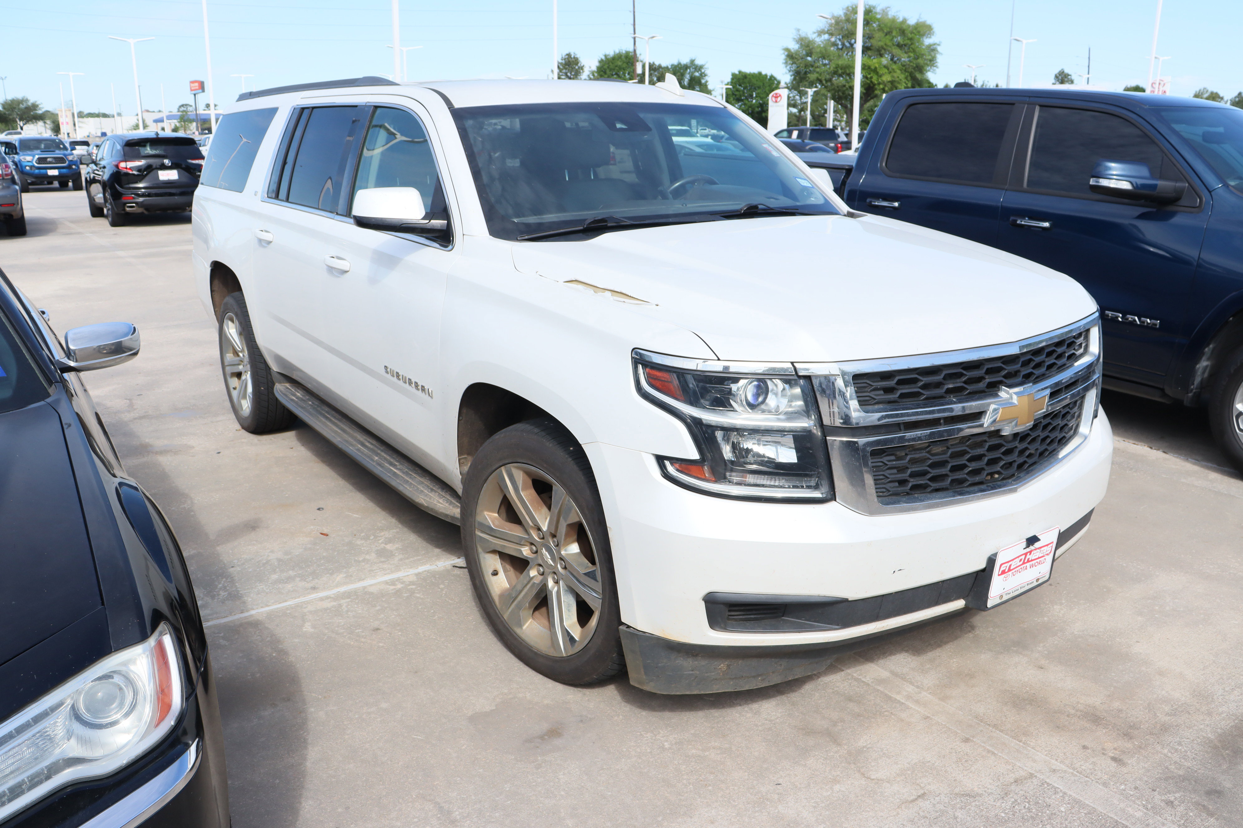 Used 2016 Chevrolet Suburban LT RWD image 2