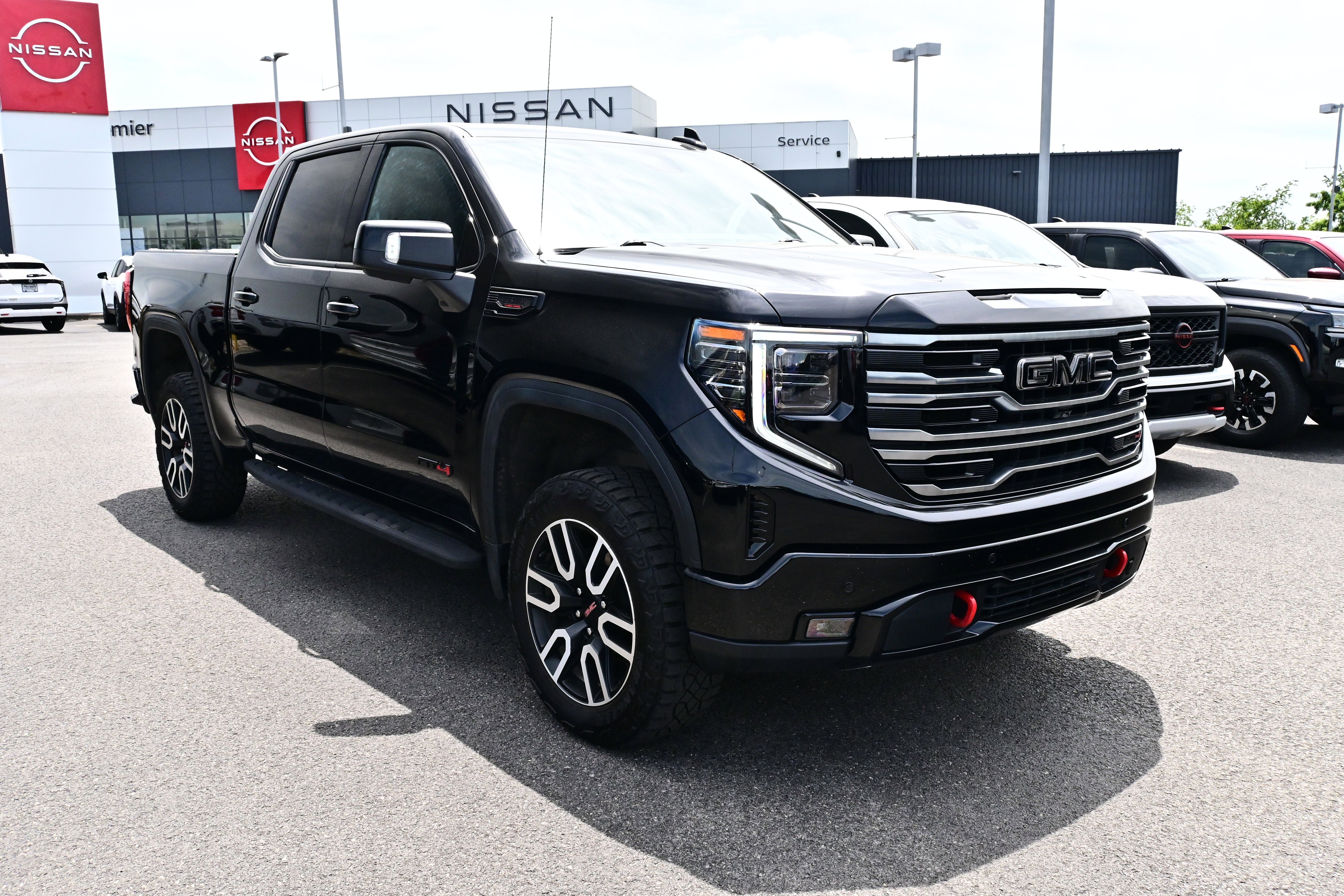 Used 2025 GMC Sierra 1500 AT4 w/ AT4 Premium Package AWD/4WD image 2