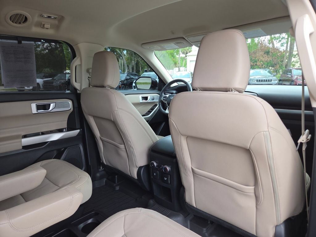 Used 2021 Ford Explorer Limited w/ Equipment Group 301A RWD image 17