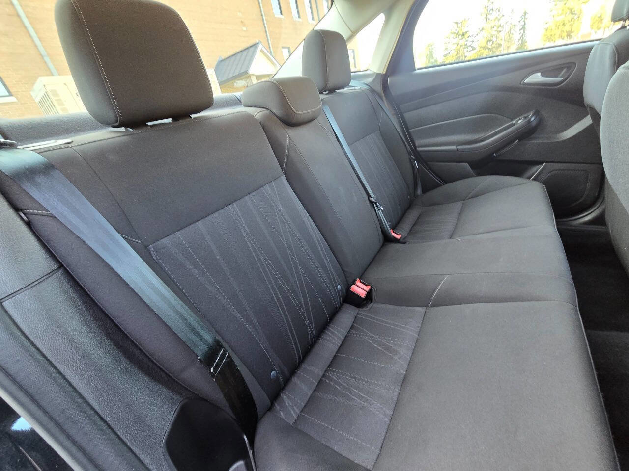 Used 2015 Ford Focus SE image 30