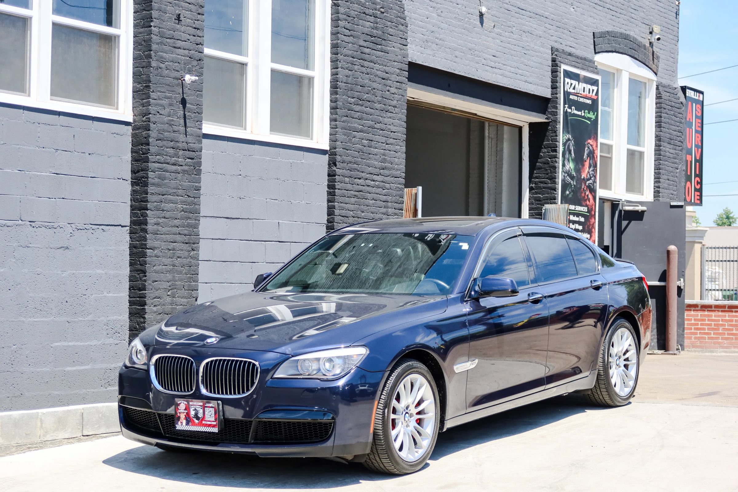 Used 2012 BMW 750i xDrive AWD/4WD image 3