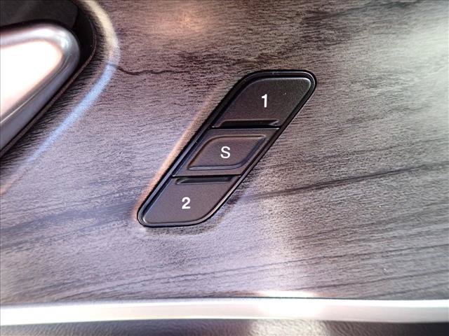 Used 2023 Jeep Grand Cherokee Limited w/ Black Appearance Package AWD/4WD image 15