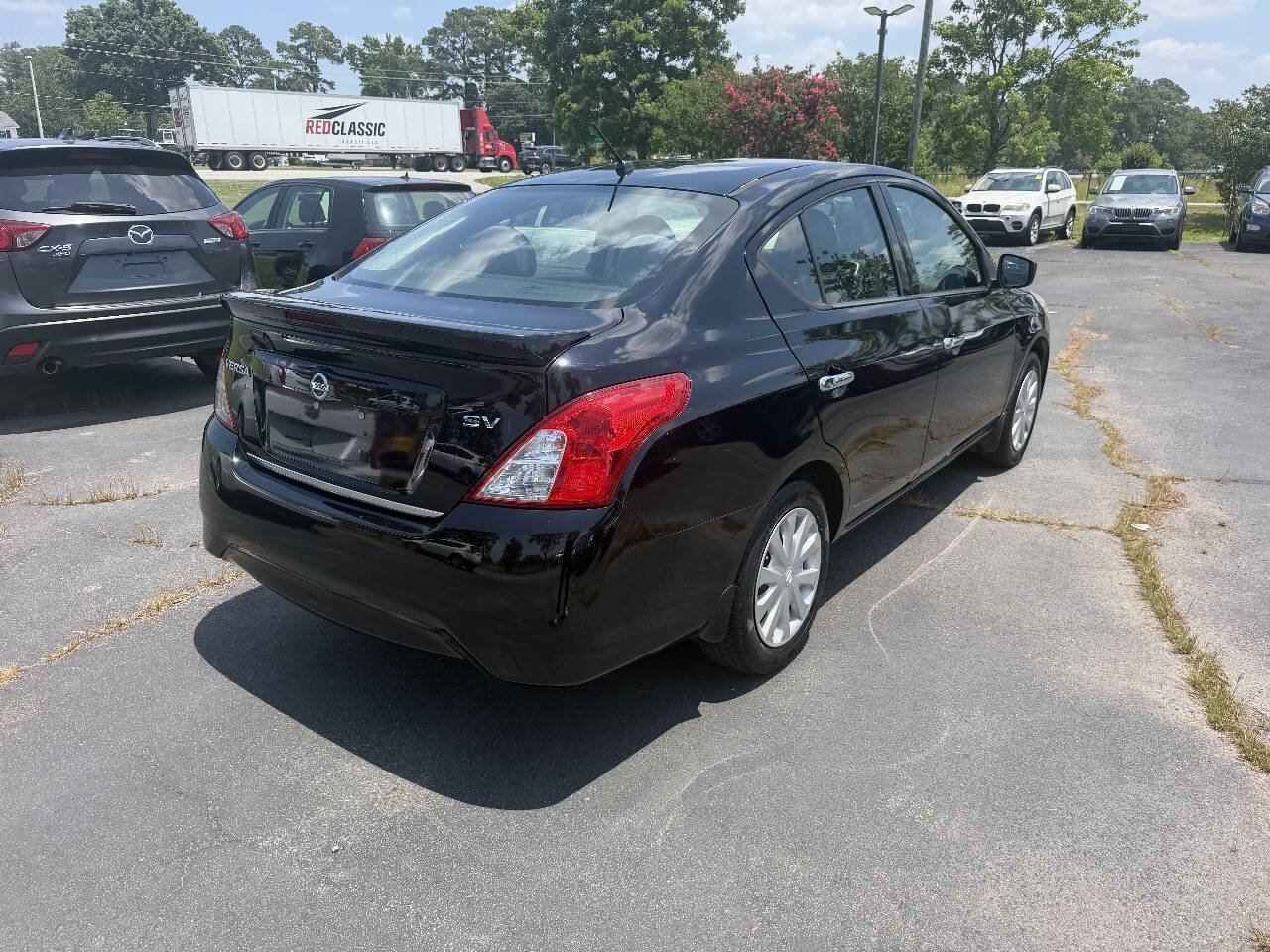 Used 2016 Nissan Versa SV FWD image 8