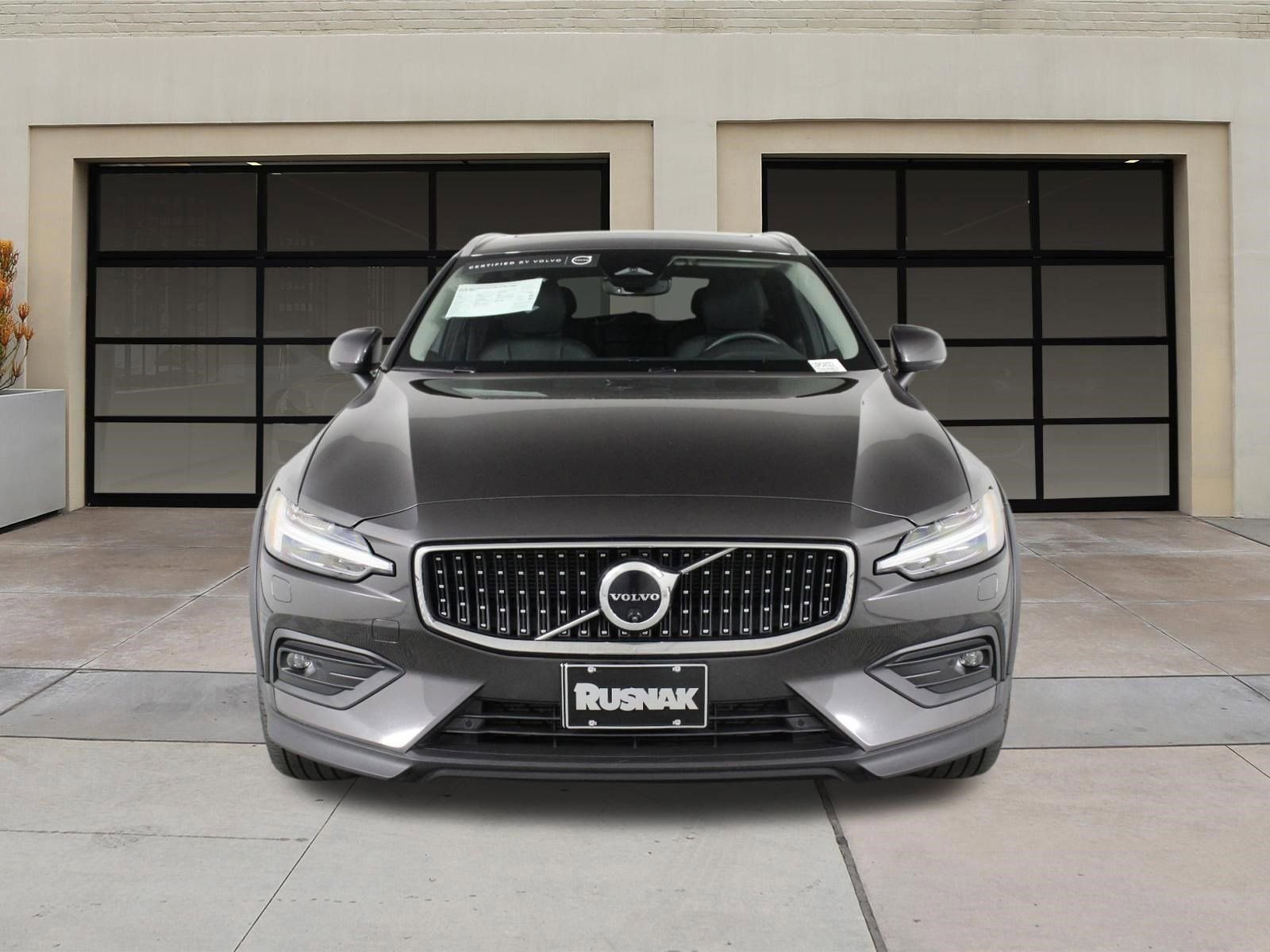 Certified 2025 Volvo V60 B5 Cross Country Plus image 6