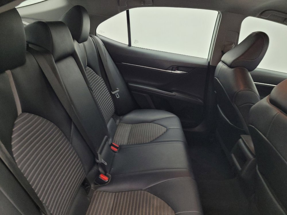 Used 2022 Toyota Camry SE FWD image 19