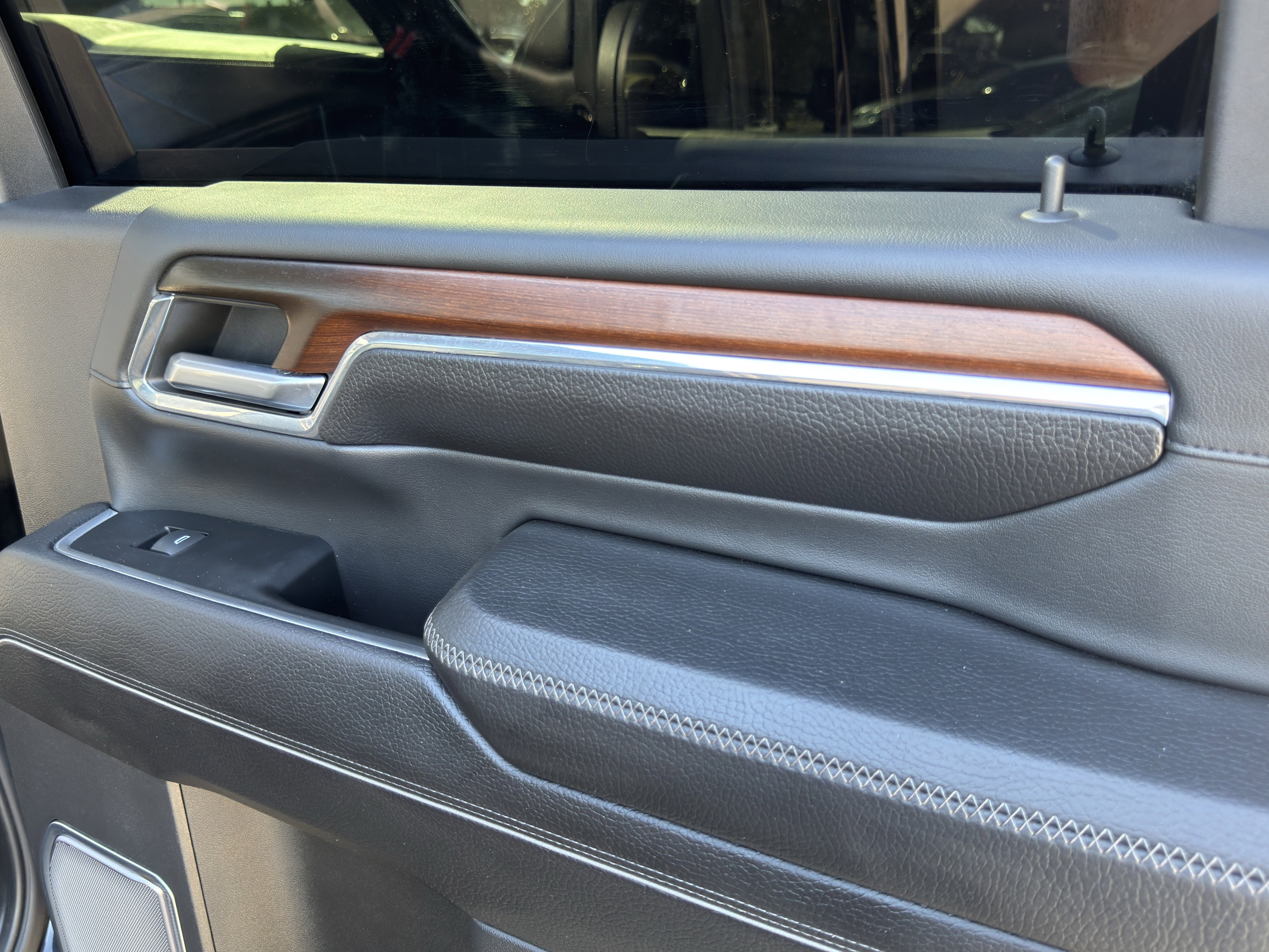 Used 2024 GMC Sierra 3500 Denali w/ Denali Reserve Package image 72