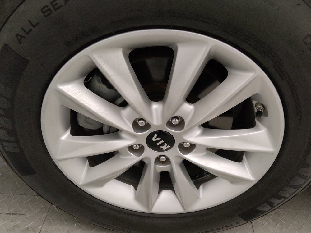 Used 2019 Kia Sorento LX image 31