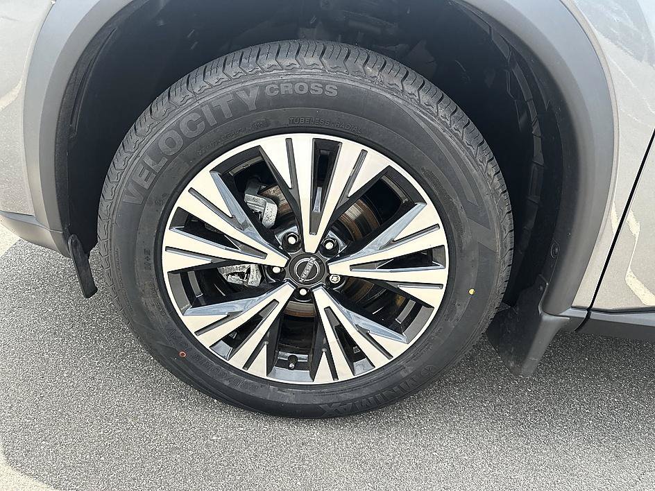 Used 2023 Nissan Rogue SV w/ SV Premium B Package FWD image 10
