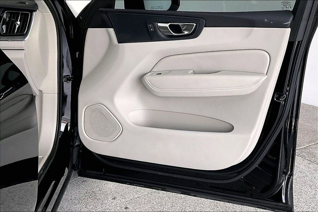 Certified 2023 Volvo XC60 B5 Plus w/ Protection Package Premier image 26