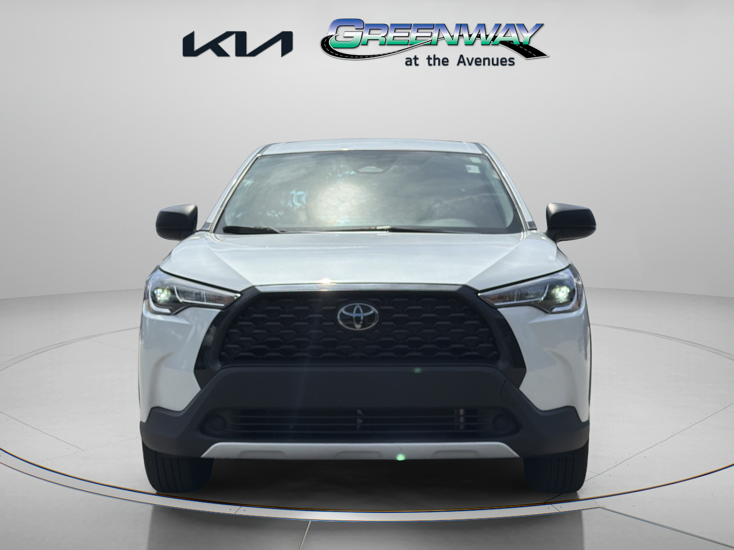 Used 2023 Toyota Corolla Cross L AWD/4WD image 2
