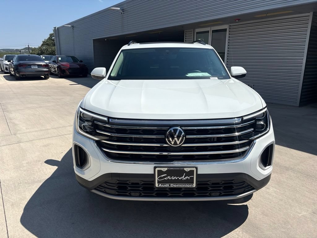 Used 2025 Volkswagen Atlas SE w/ Panoramic Sunroof Package FWD image 2