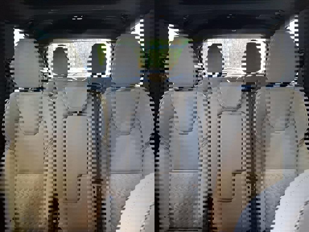 New 2026 Volvo XC90 B6 Plus w/ Protection Package Premier image 18