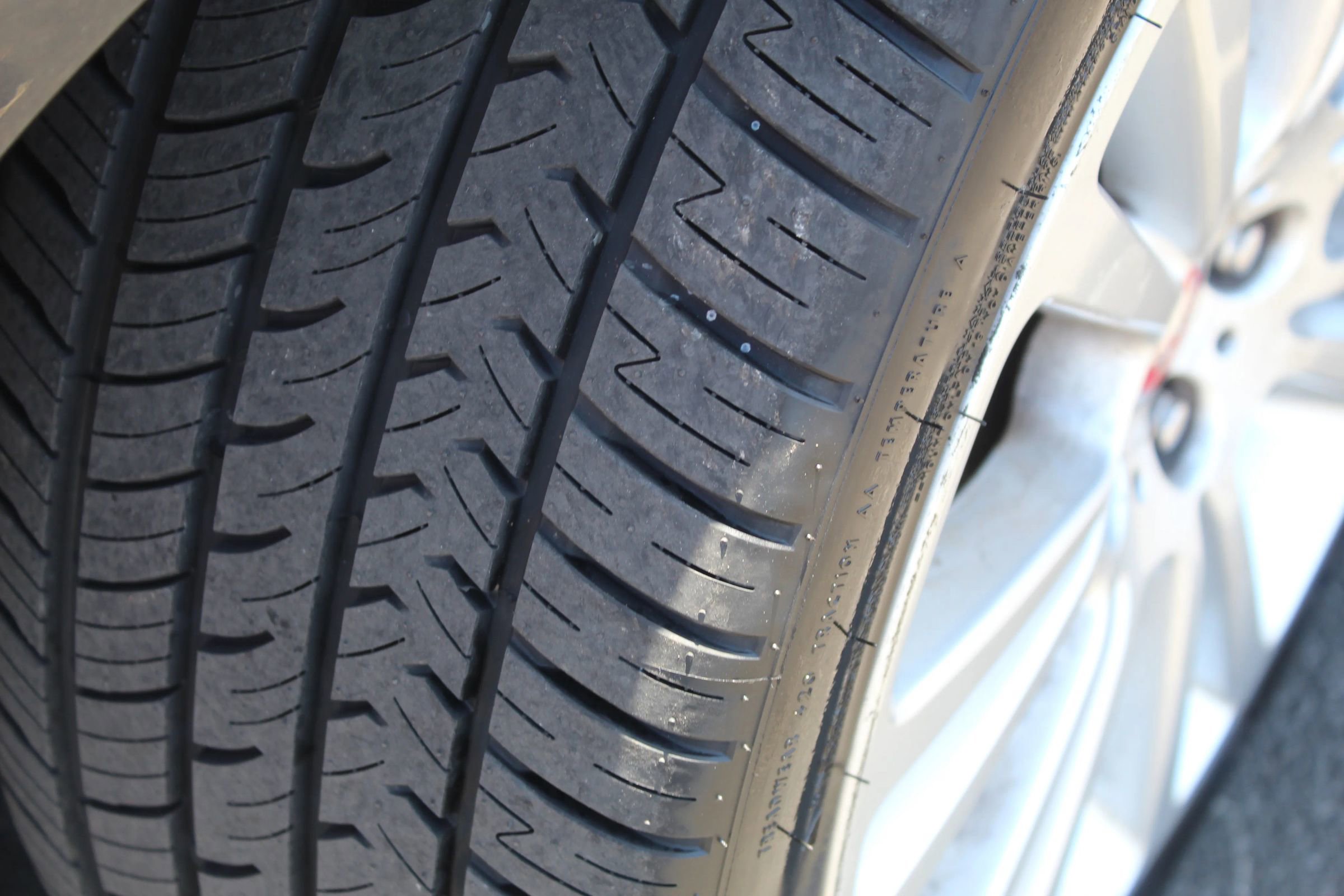 Used 2020 Jaguar XF Premium image 18