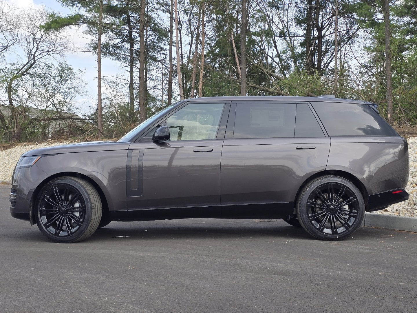 New 2026 Land Rover Range Rover Long Wheelbase SE image 21