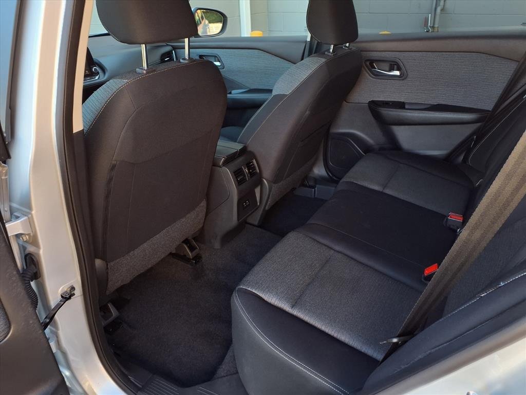 Used 2023 Nissan Rogue SV image 18