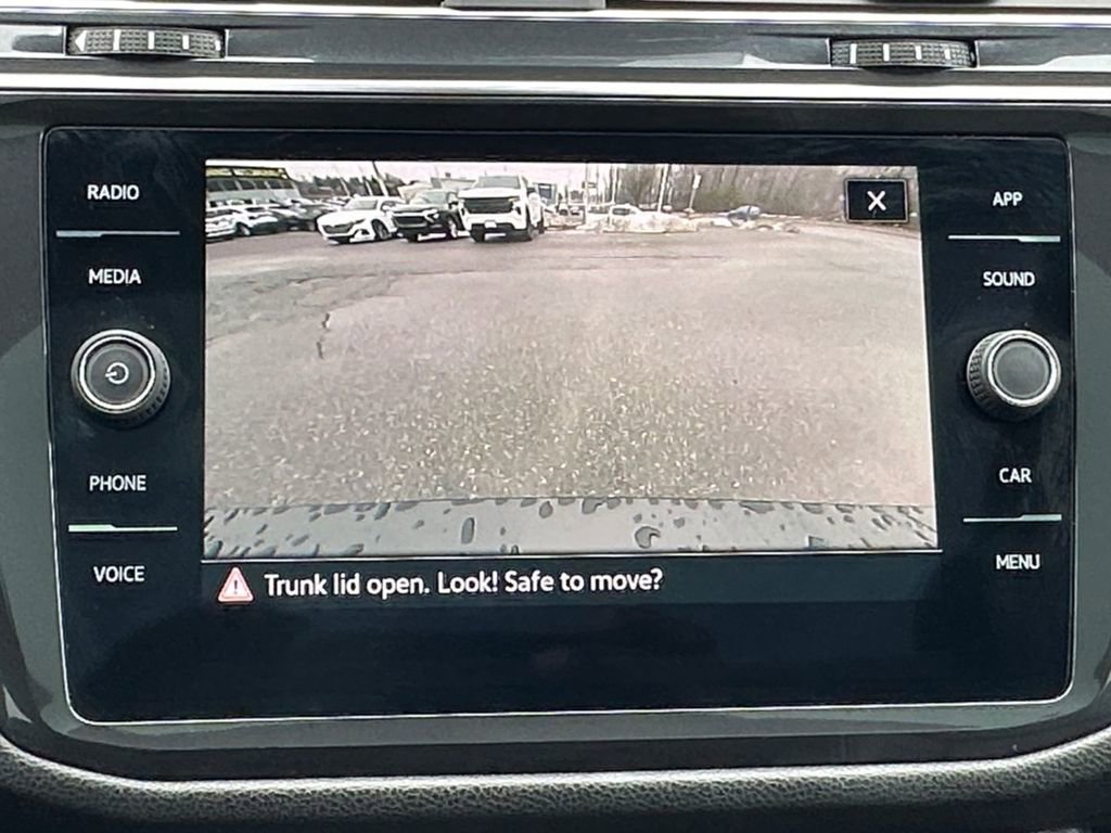 Used 2023 Volkswagen Tiguan SE R-Line image 16