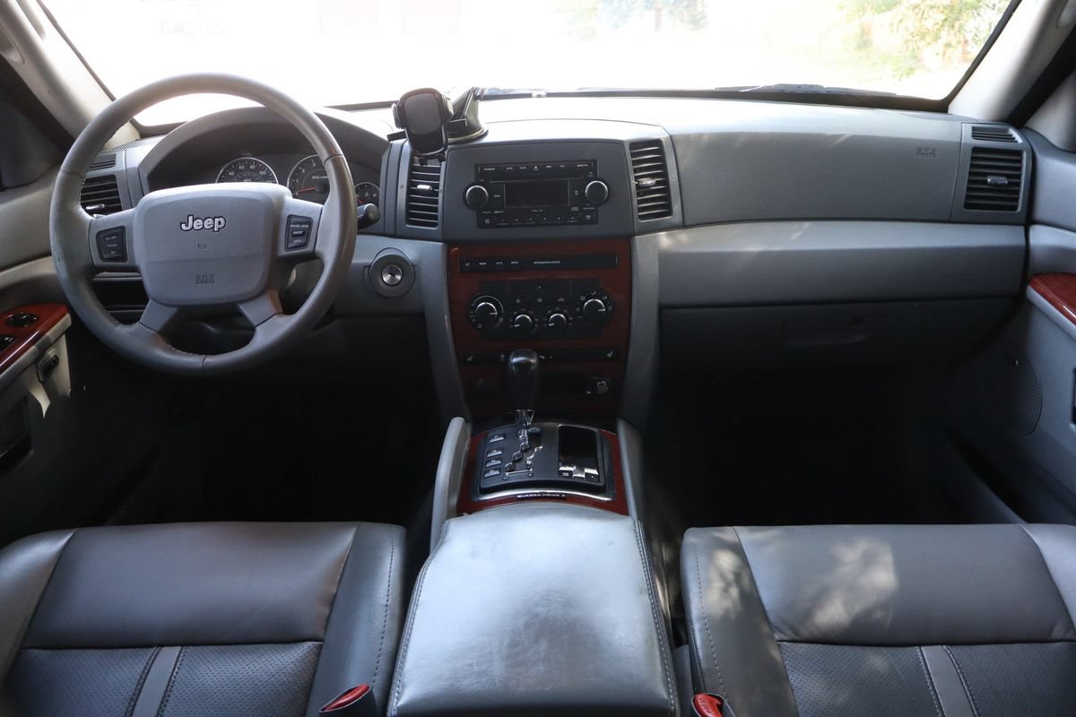 Used 2007 Jeep Grand Cherokee Limited w/ Trailer Tow Group IV AWD/4WD image 17