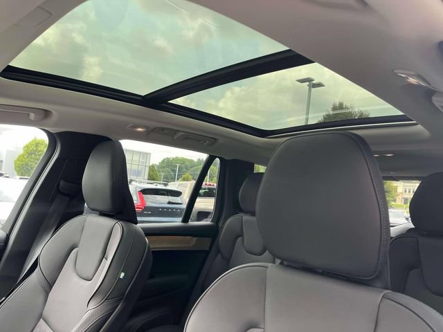 Used 2025 Volvo XC90 B5 Core AWD/4WD image 11