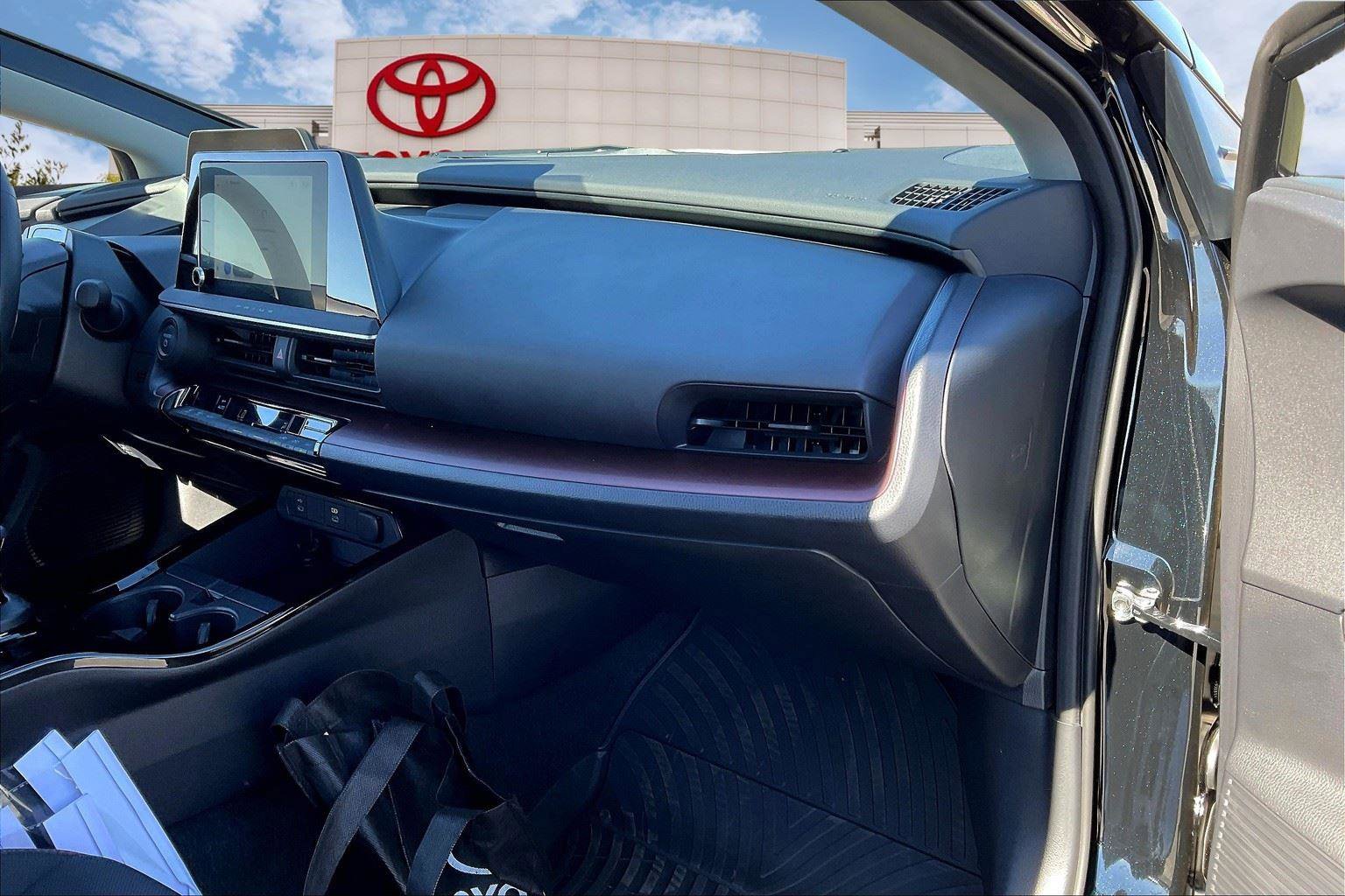 Certified 2025 Toyota Prius Plug-In Hybrid image 16