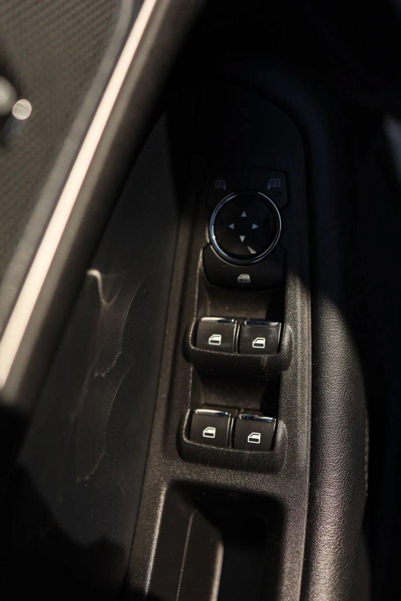 Used 2020 Ford Edge SEL w/ Cold Weather Package AWD/4WD image 11