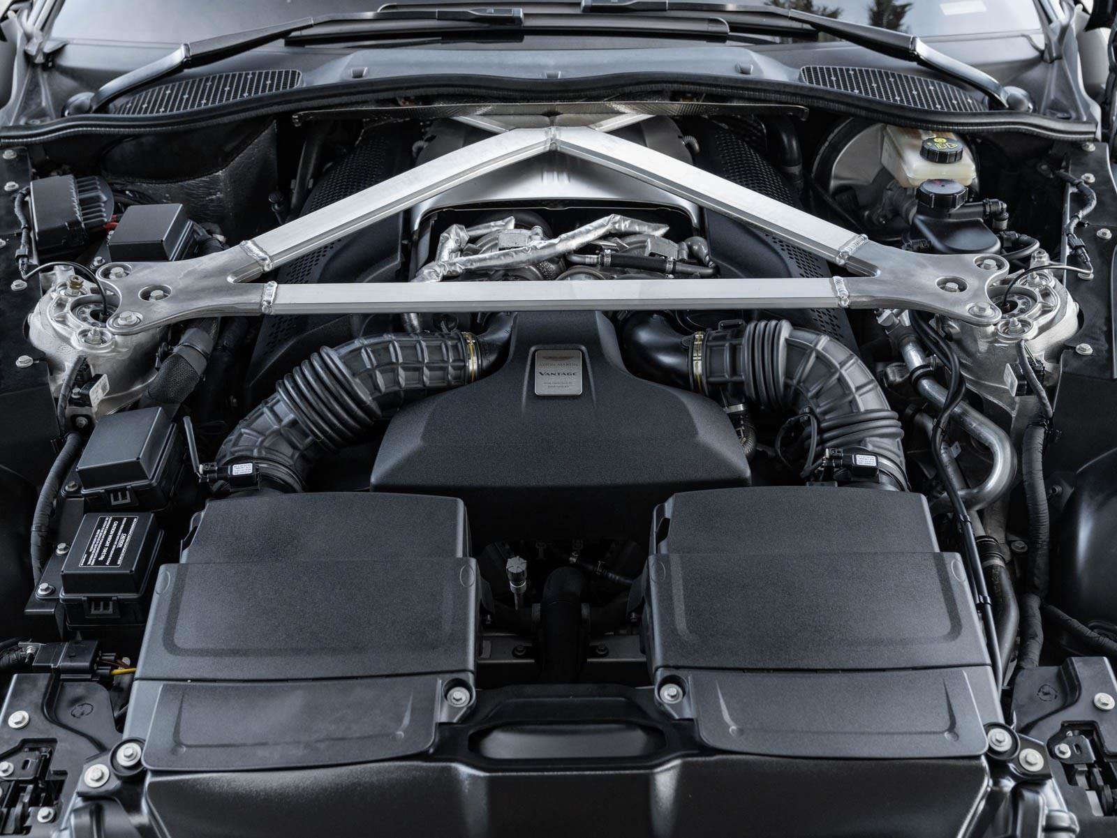 Used 2021 Aston Martin V8 Vantage Roadster RWD image 46