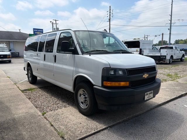 Used 2024 Chevrolet Express 3500 LS RWD image 3