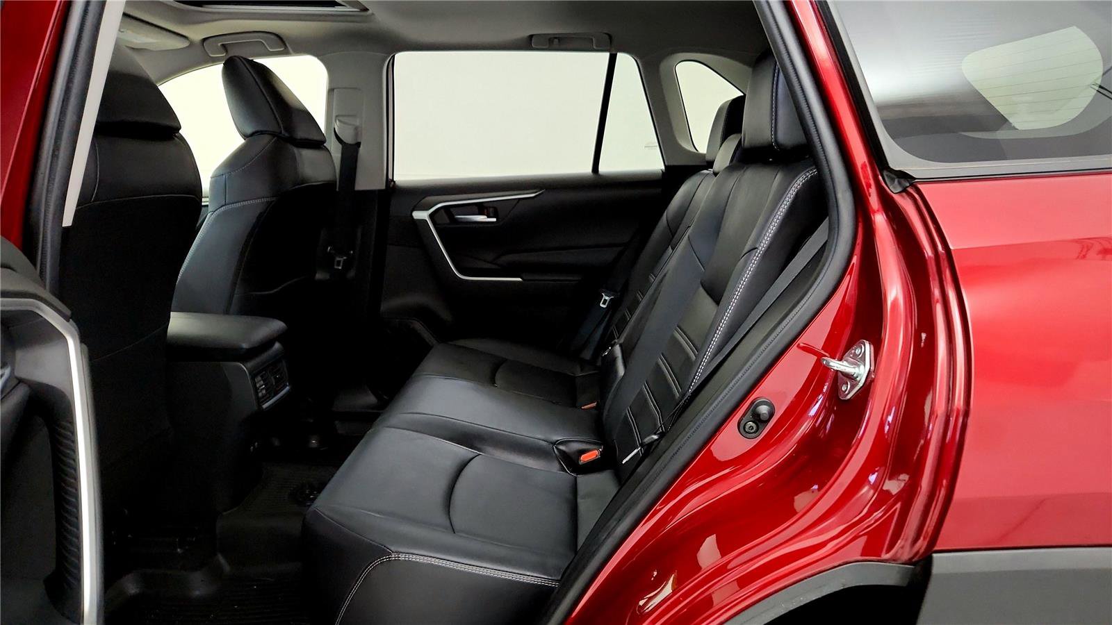 Used 2020 Toyota RAV4 XLE Premium image 21