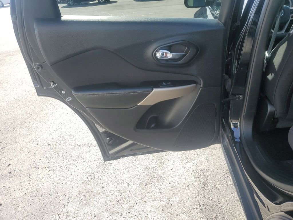 Used 2017 Jeep Cherokee Latitude w/ Comfort & Sound Group image 26