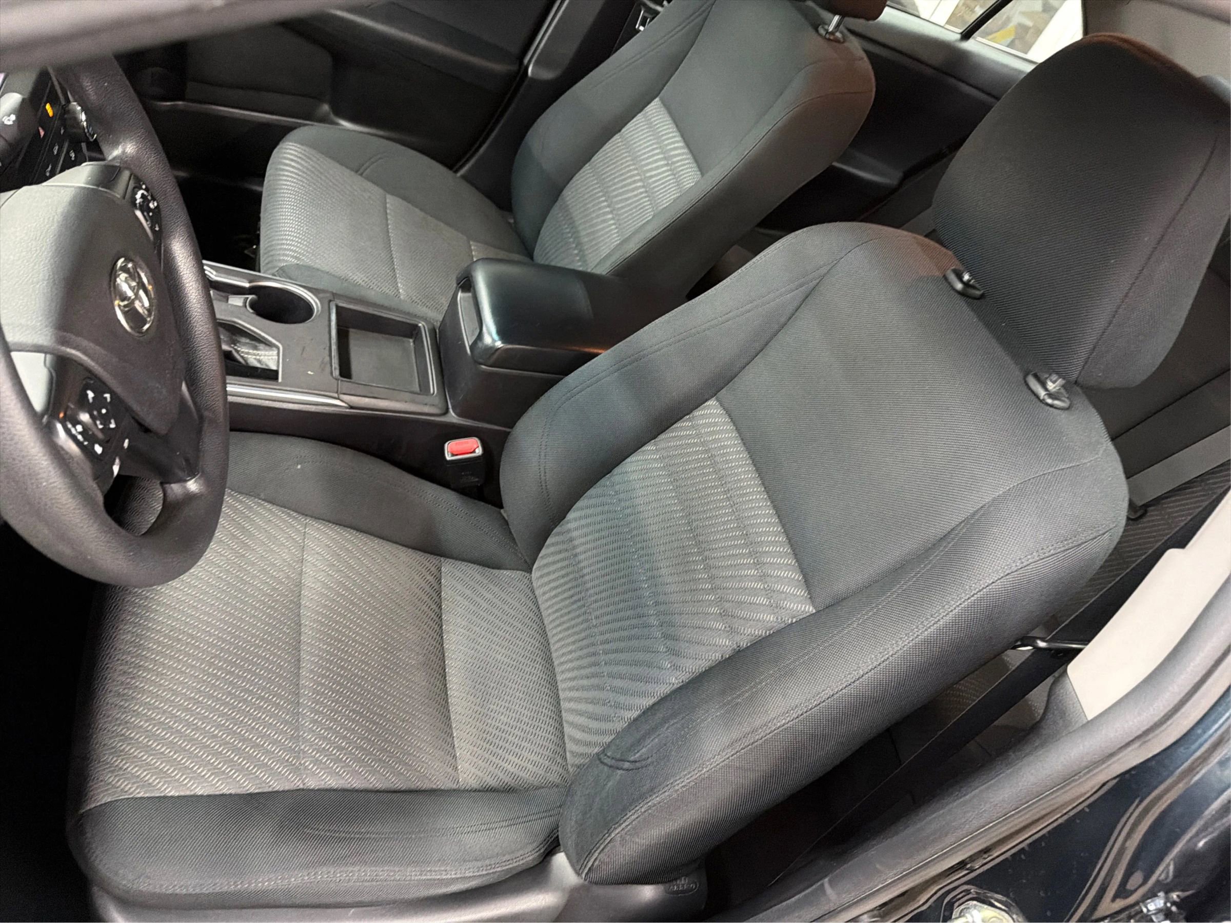 Used 2017 Toyota Camry LE image 26