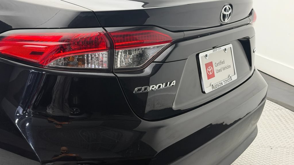 Used 2023 Toyota Corolla LE FWD image 4