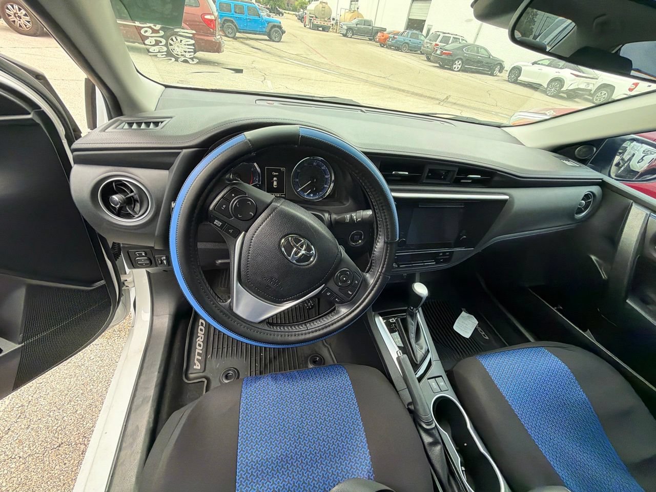 Used 2019 Toyota Corolla SE w/ SE Premium Package FWD image 12